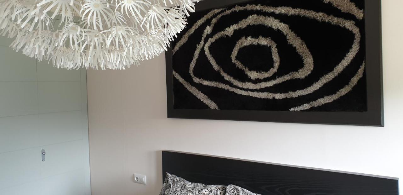 Puerta Del Sol Apartment โกนิล เด ลาฟรอนเตรา ภายนอก รูปภาพ