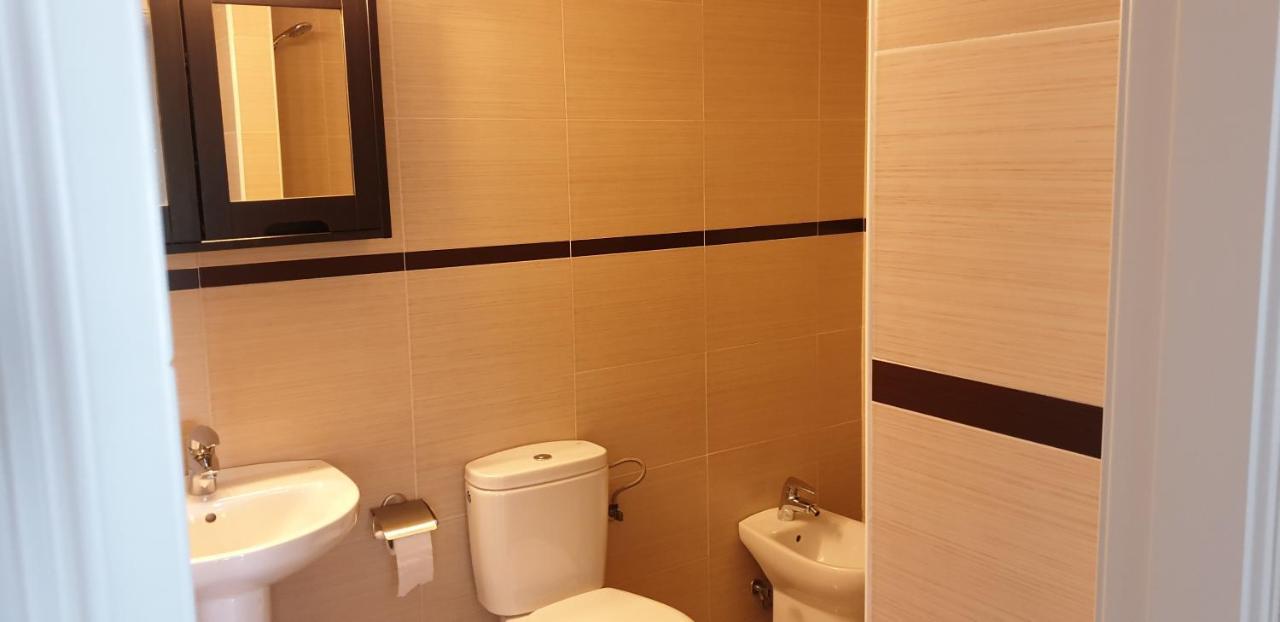 Puerta Del Sol Apartment โกนิล เด ลาฟรอนเตรา ภายนอก รูปภาพ